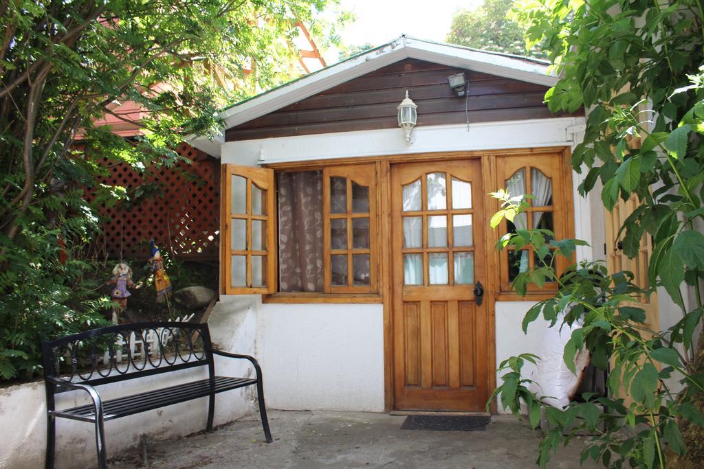 Hostal Y Cabanas Ainil Punta Arenas Exterior foto