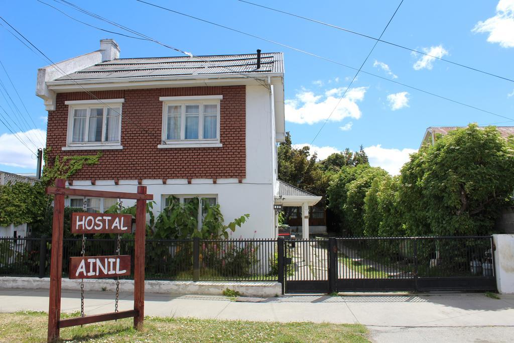 Hostal Y Cabanas Ainil Punta Arenas Exterior foto