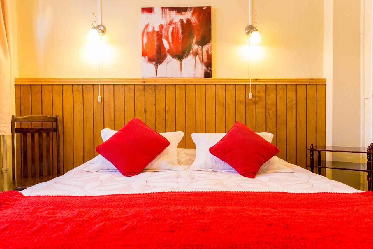 Hostal Y Cabanas Ainil Punta Arenas Exterior foto