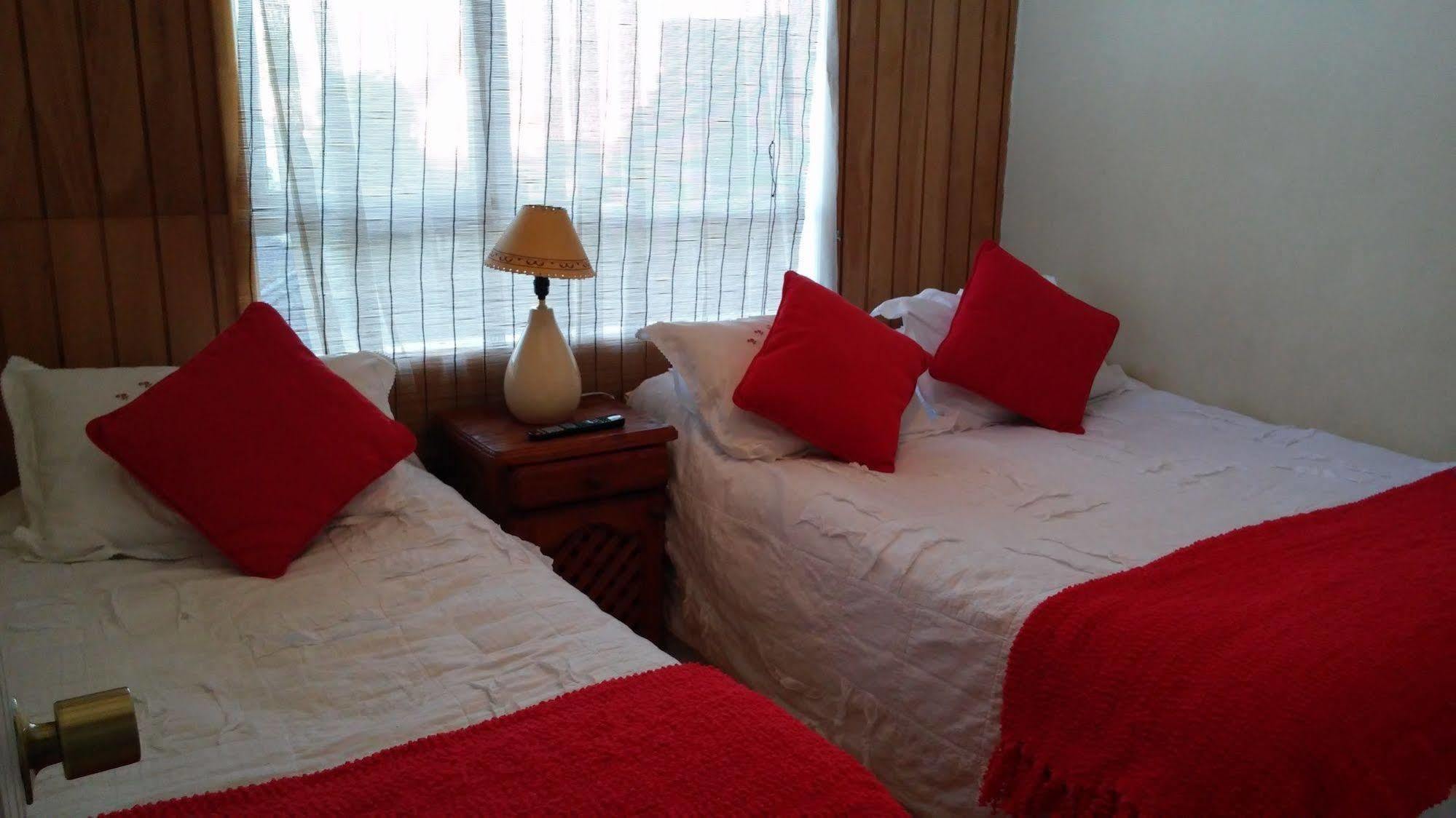 Hostal Y Cabanas Ainil Punta Arenas Exterior foto