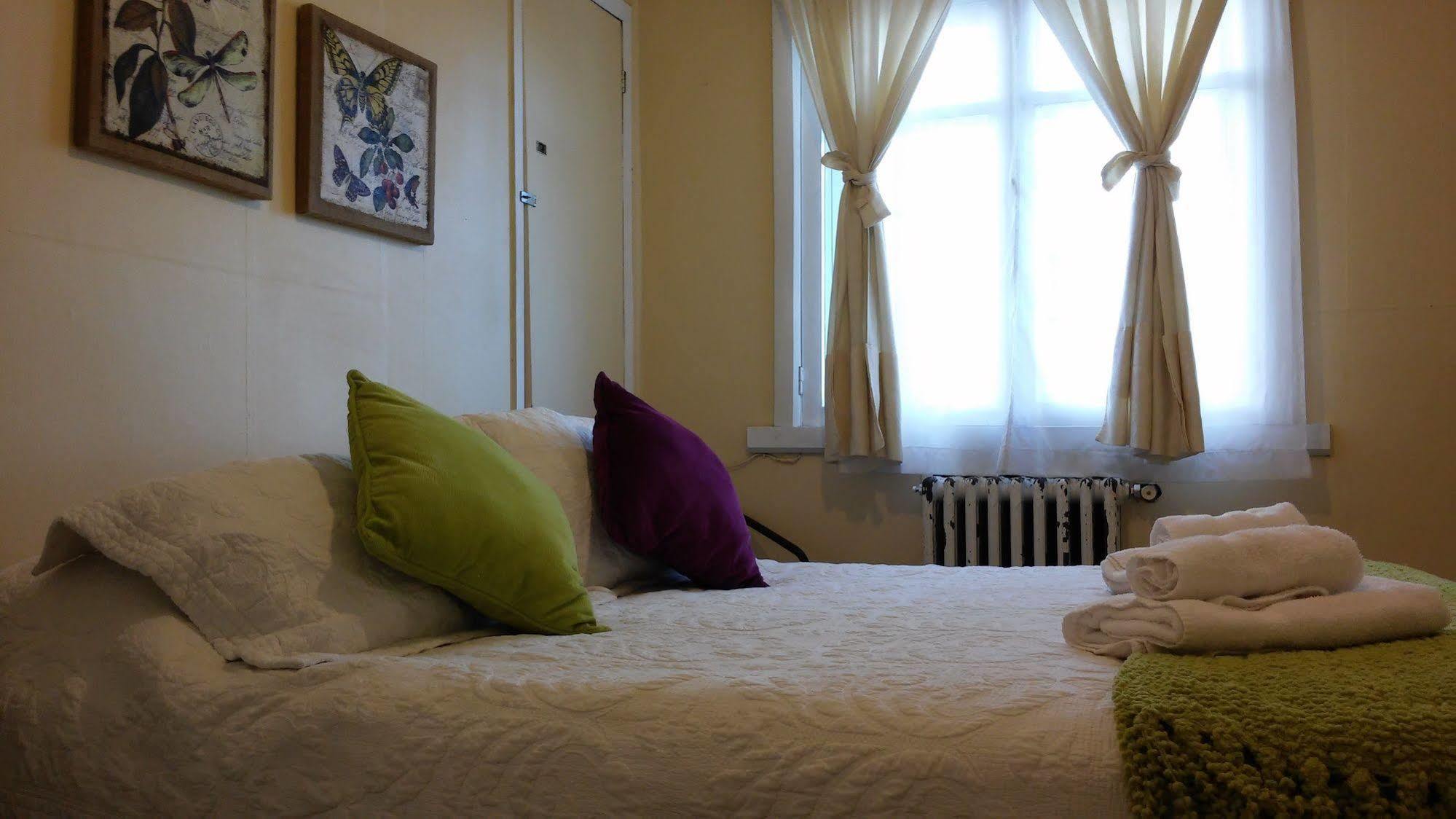 Hostal Y Cabanas Ainil Punta Arenas Exterior foto