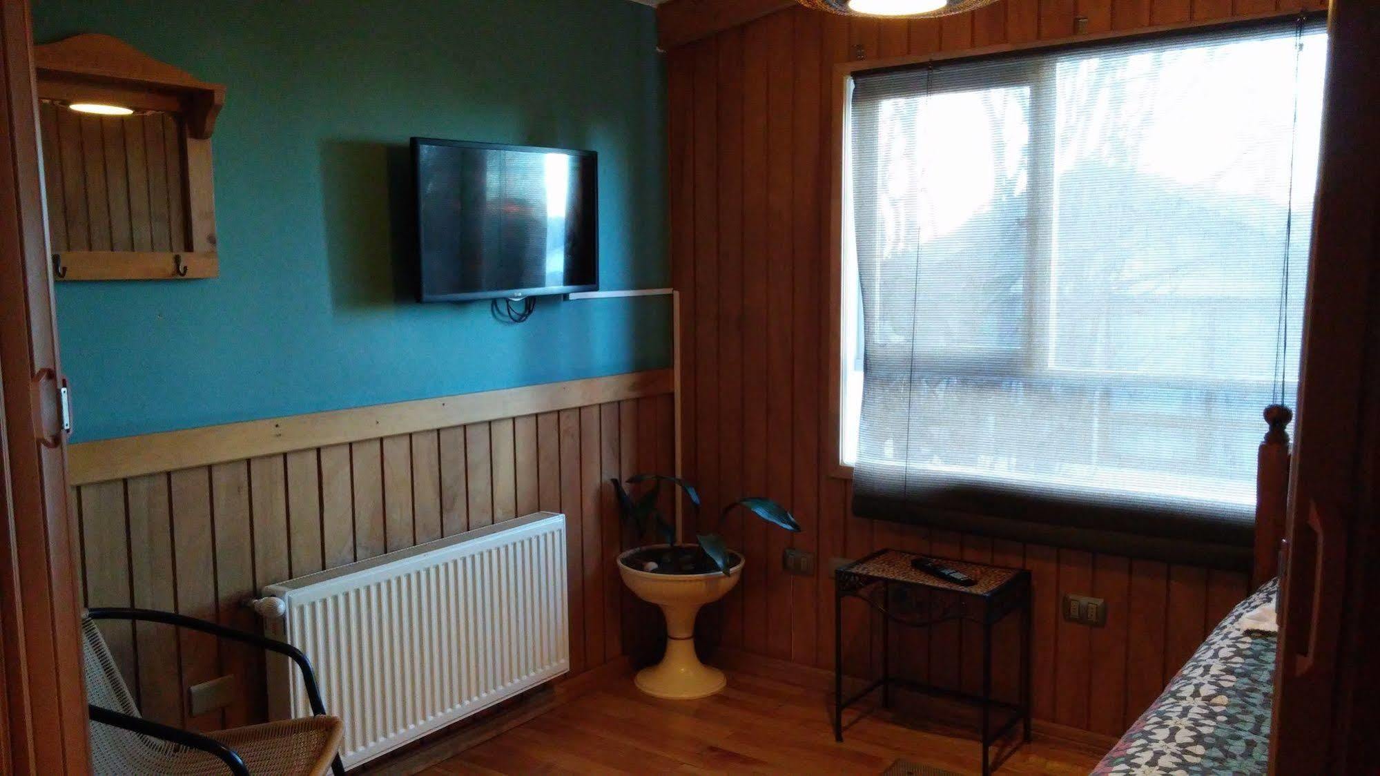 Hostal Y Cabanas Ainil Punta Arenas Exterior foto