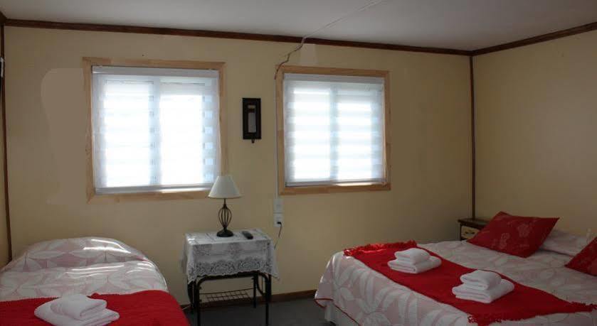 Hostal Y Cabanas Ainil Punta Arenas Exterior foto