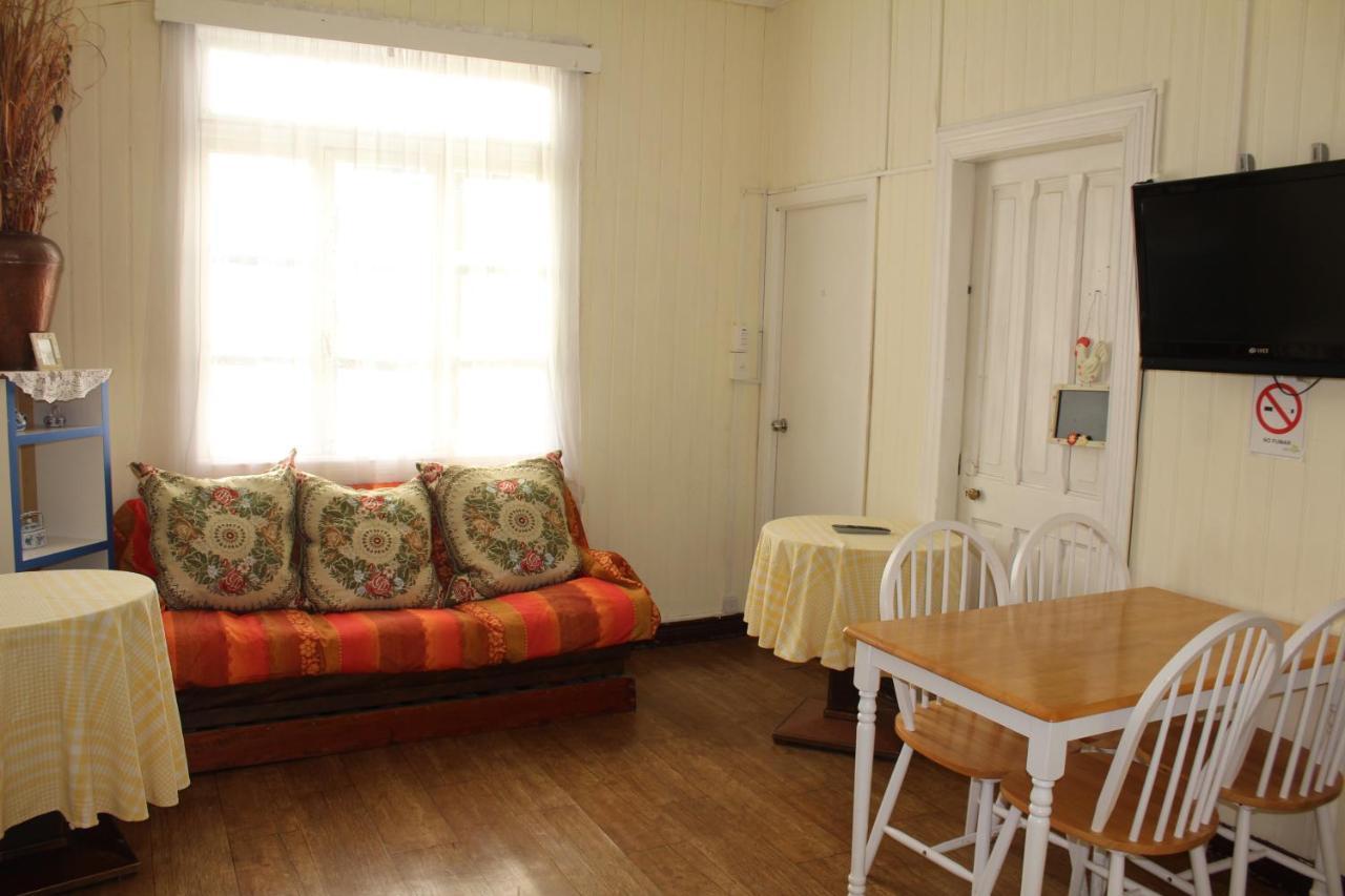 Hostal Y Cabanas Ainil Punta Arenas Exterior foto