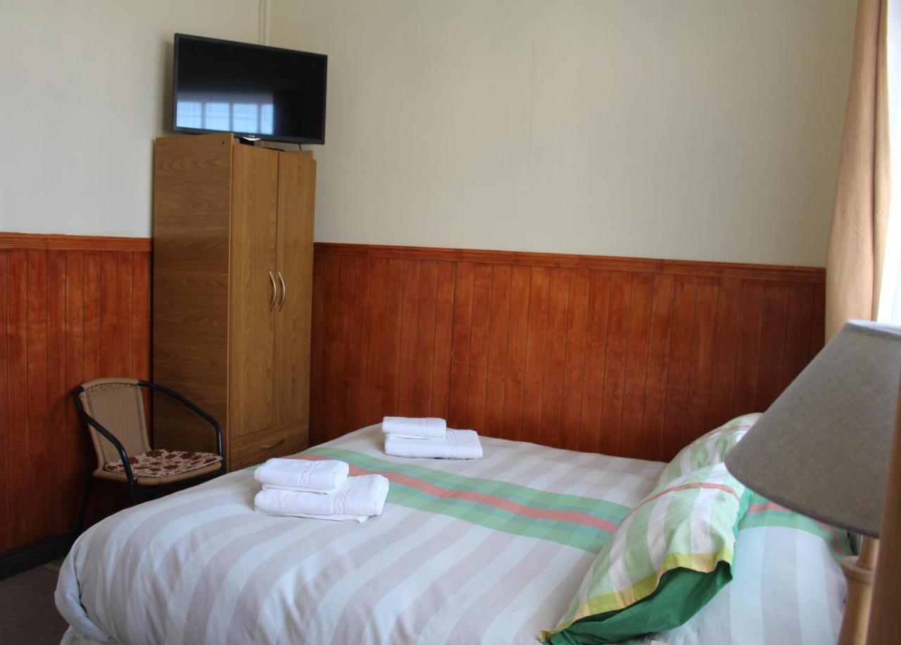 Hostal Y Cabanas Ainil Punta Arenas Exterior foto
