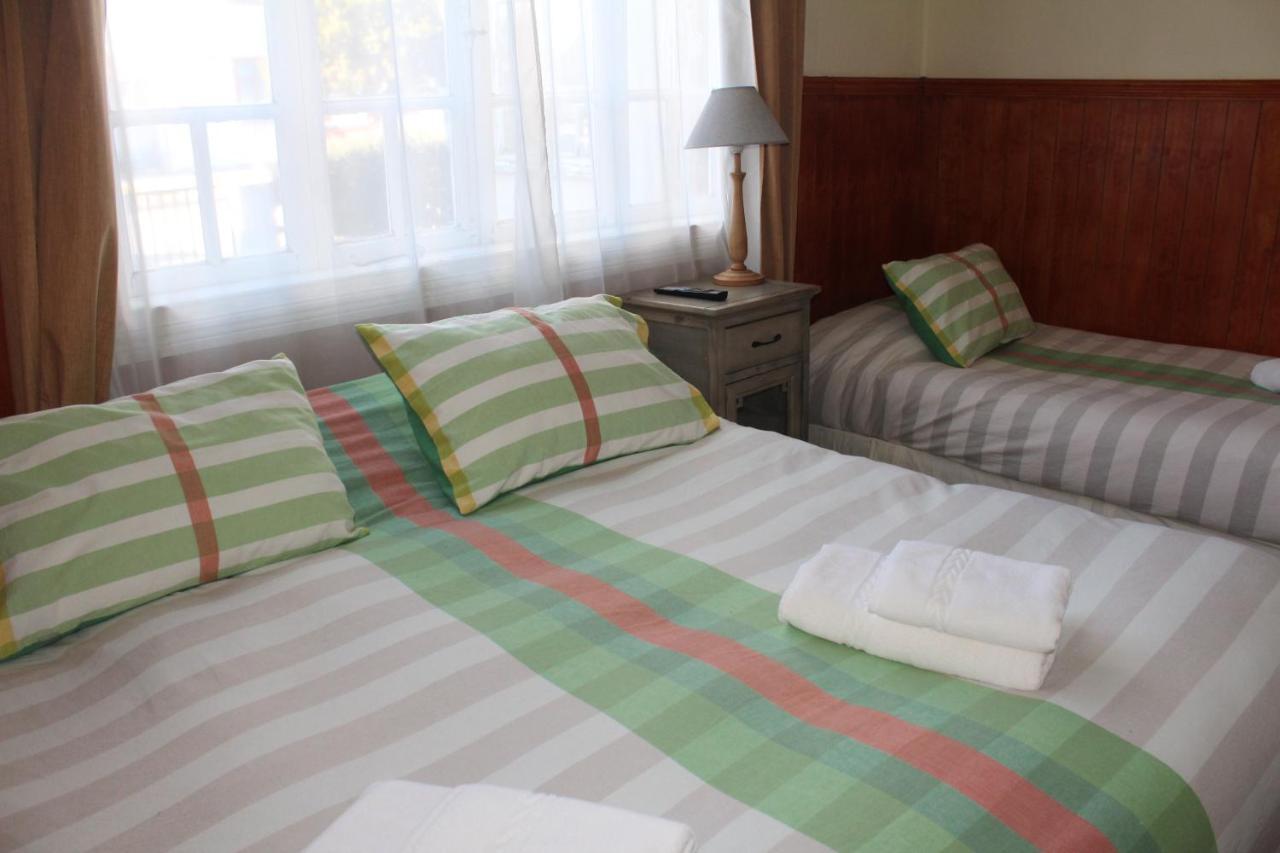 Hostal Y Cabanas Ainil Punta Arenas Exterior foto