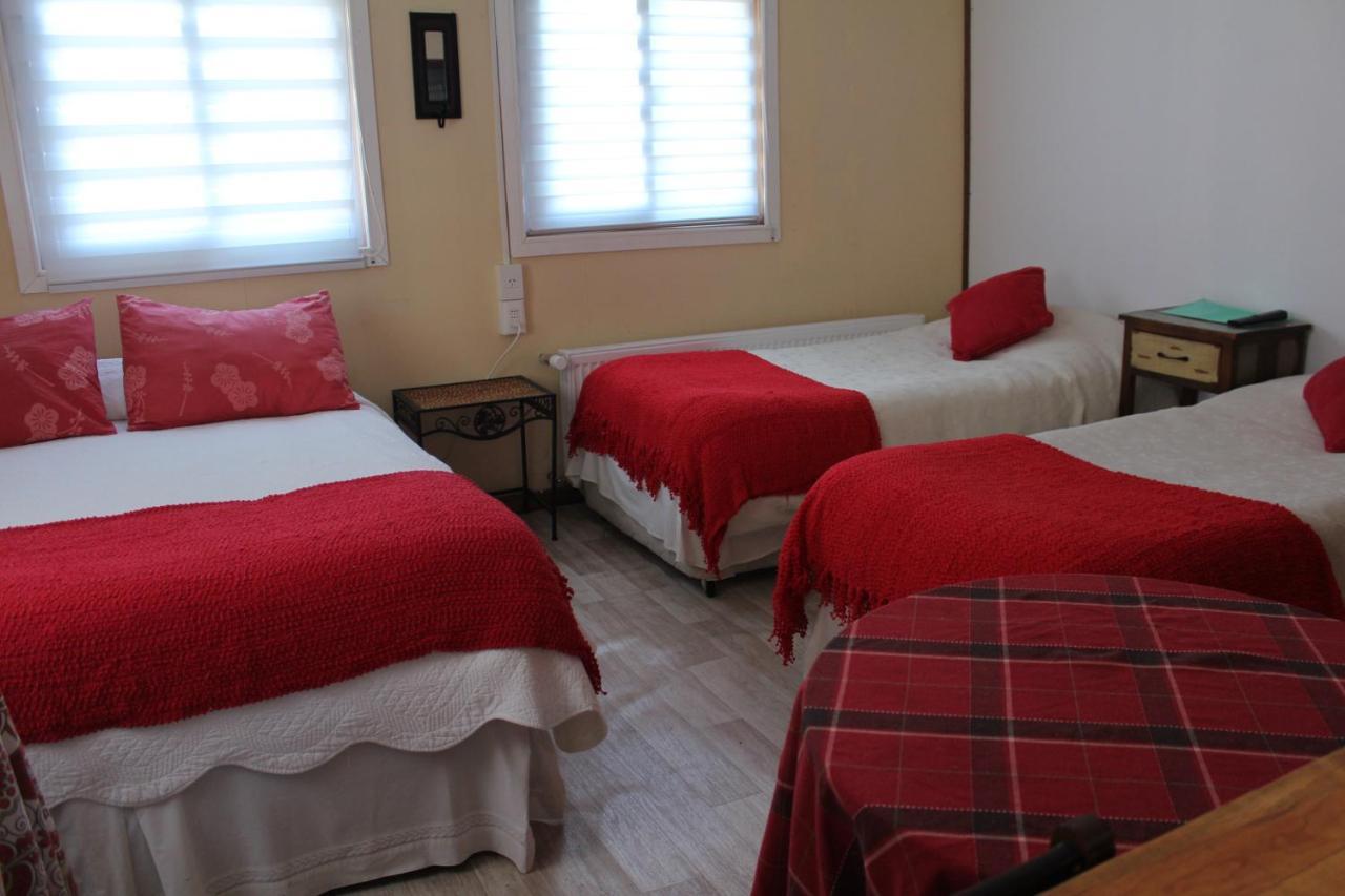 Hostal Y Cabanas Ainil Punta Arenas Exterior foto